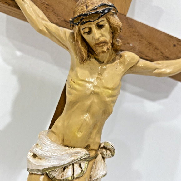 Vintage Italian Fontanini Jesus on Cross Crucifix On Wood Wall Hanging Religious - Picture 2 of 8